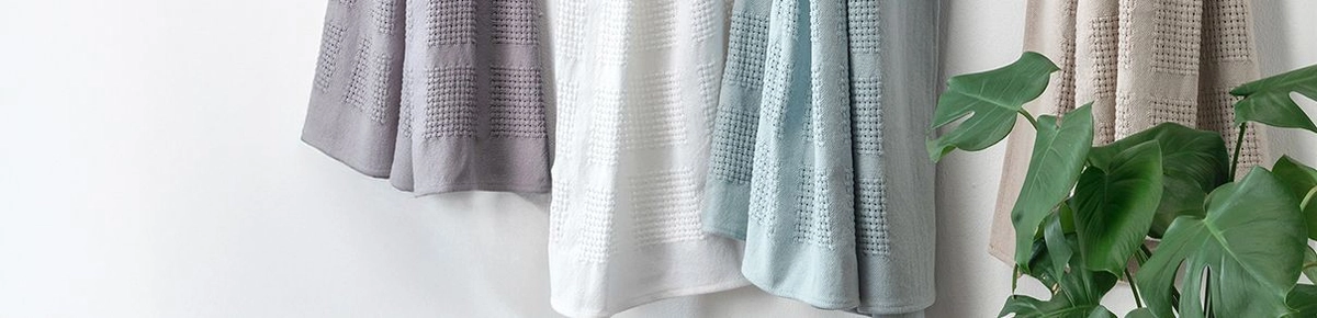 Volpes blankets & throws