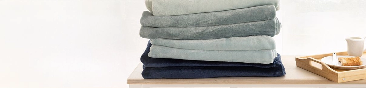 Volpes Blankets & Throws