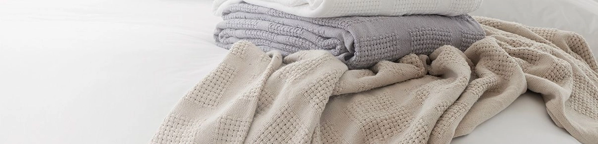 Volpes Blankets & Throws