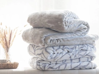 Volpes Blankets & Throws