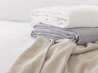 Volpes Blankets & Throws