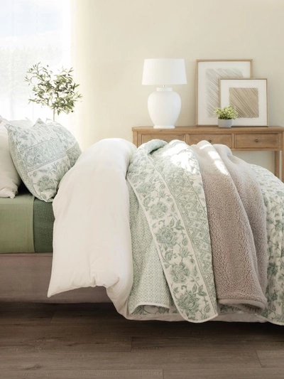 Volped Bedroom