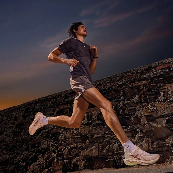 ASICS Novablast 6 