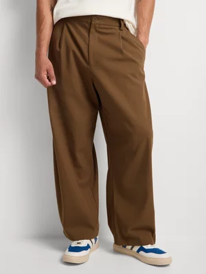Markham Men's Smart Barrel Leg Pleated Nutmeg Trouser 
