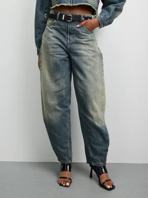 The FIX Women's Vintage Wash Sprayed Barrel Jeans