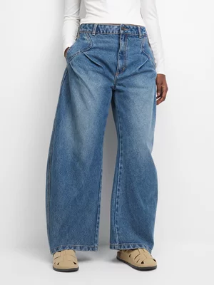 The FIX Women's Medium Wash Pleated Barrel Jeans