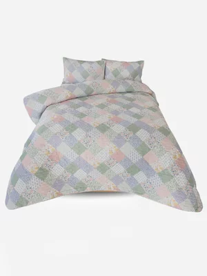 Volpes Claire Sage Quilt Set