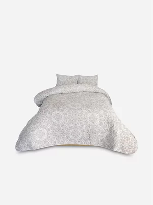 Volpes Jordyn Microfibre Nude Quilt Set