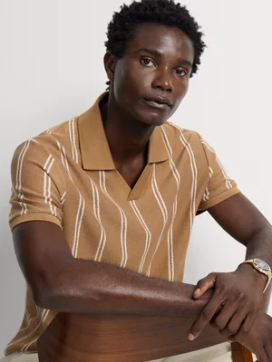 Markham Men's Regular Fit Textured Stripe Ochre Golfer