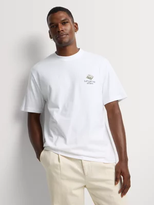 Markham Men's Relaxed Escape Statement White Graphic T-Shirt