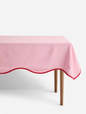 Canvas Studios Scalloped Table Cloth