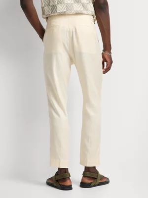 Markham Men's Smart Tapered Pleated Cream Trouser