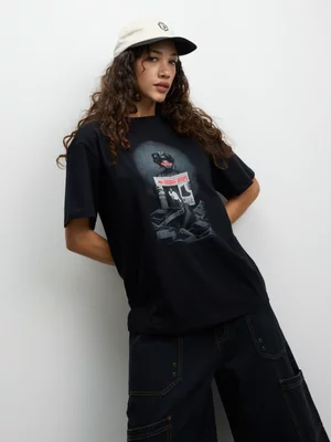 Redbat Women's Relax 'Newspaper Girl' Black T-Shirt