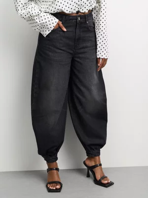 The FIX Women's Black Balloon Jeans With Cuff