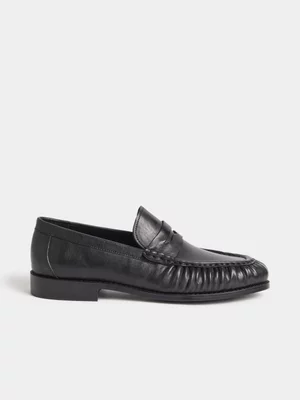 Fabiani Men's Black Leather Ruched Seam Loafers