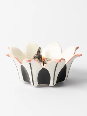 Rialheim Riverine Petal Candle Vessel with Sand Wax